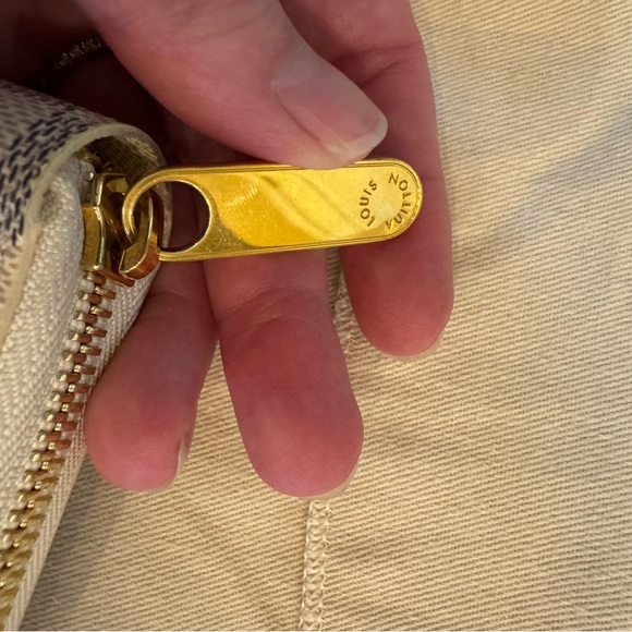 Louis Vuitton Zippy Wallet Damier Azur - Picture 5 of 12